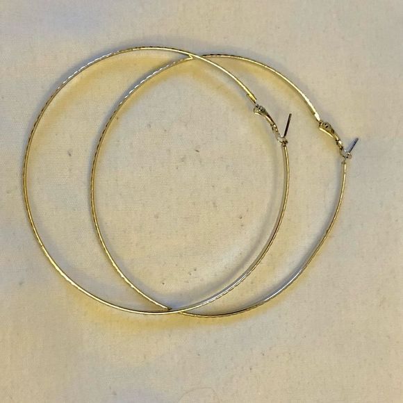 3 1/2” round large hoop pierced earrings silver tone - Picture 8 of 8